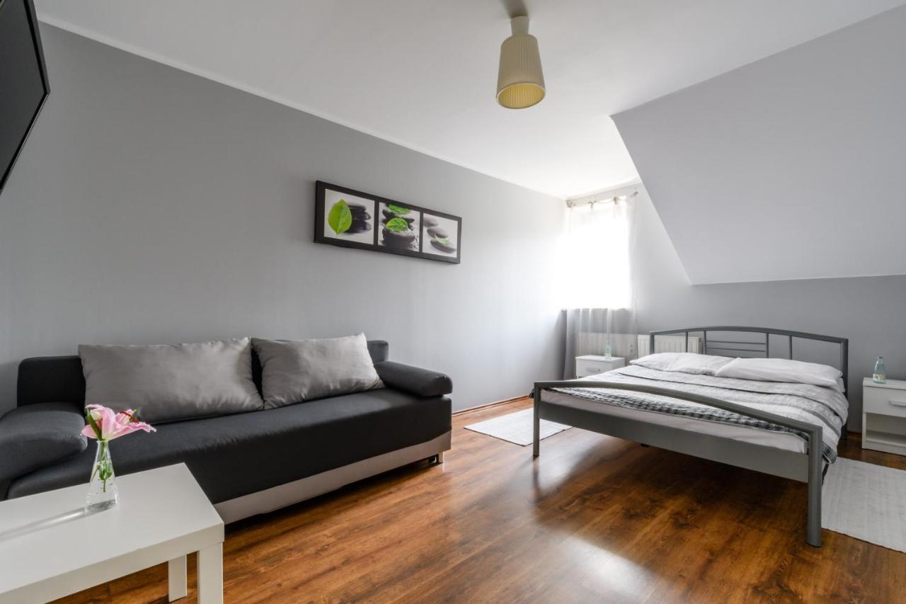 Hostel Krokodyl-Stara Praga Варшава Екстер'єр фото